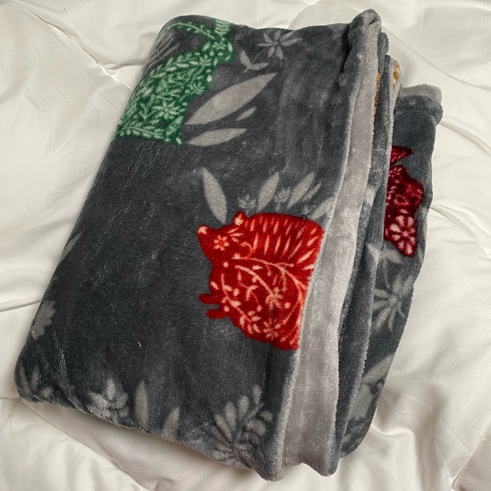 Two-Tone Gray Blanket with Floral Animals Pattern